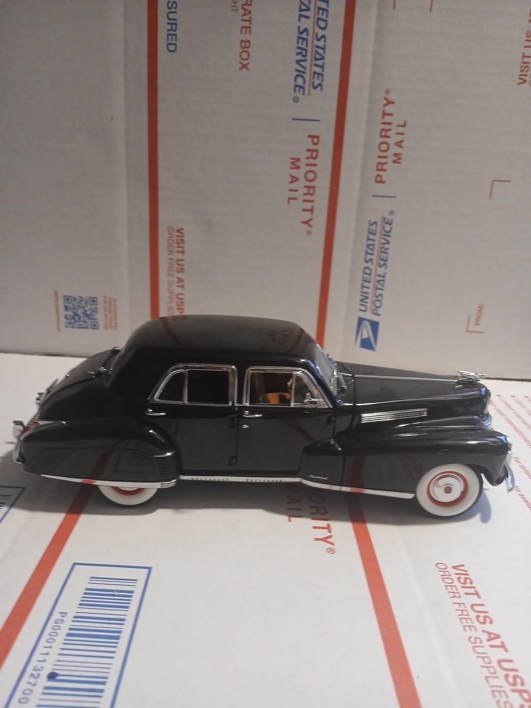 1941 Cadillac Fleetwood Series 60 Special 1:24 Diecast Danbury Mint