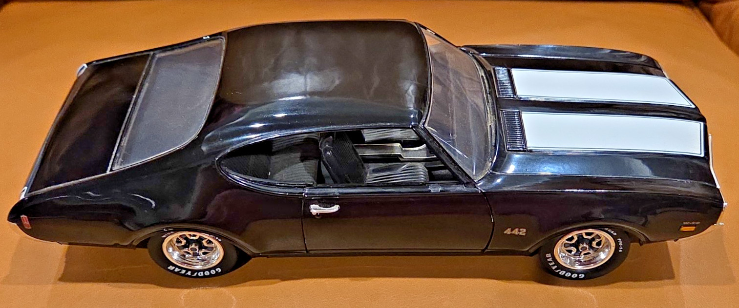 ERTL American Muscle Diecast 1969 Olds 442, W-30 Black 1/18