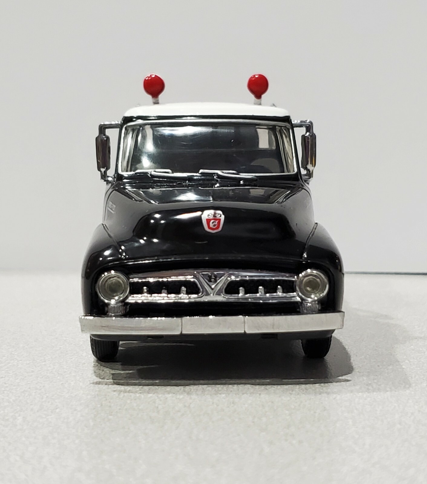 Matchbox 53 1953 Ford F-100 Pickup Truck Flying ‘A’ Tire Service YRS02-M 1:43