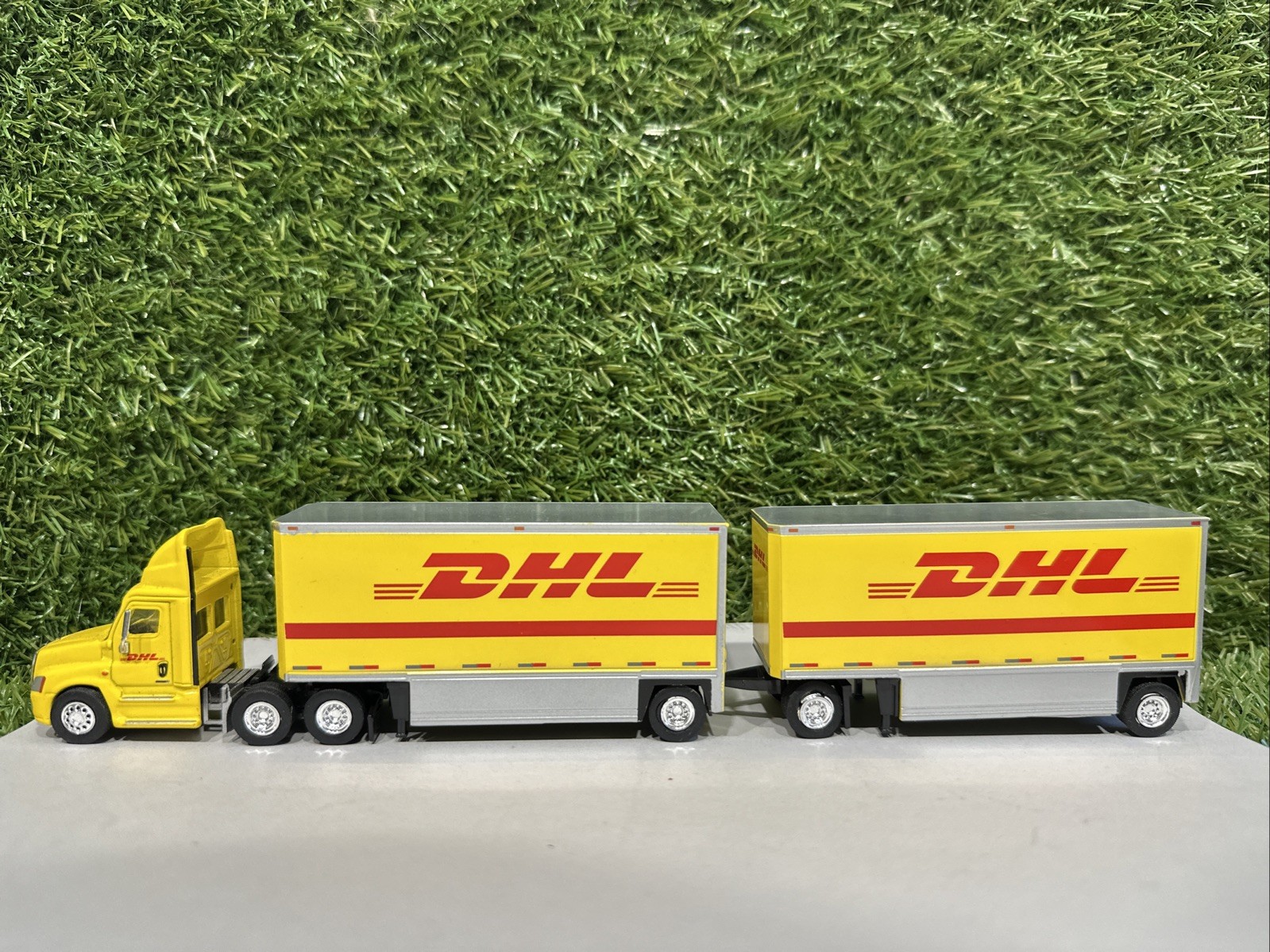 1/87 Scale Trucks N’ Stuff Freightliner Cascadia DHL With 28” DD Double SPT3120