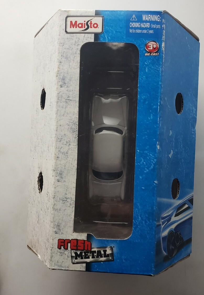 Maisto Fresh Metal Replica 1:64 Die-Cast NEW