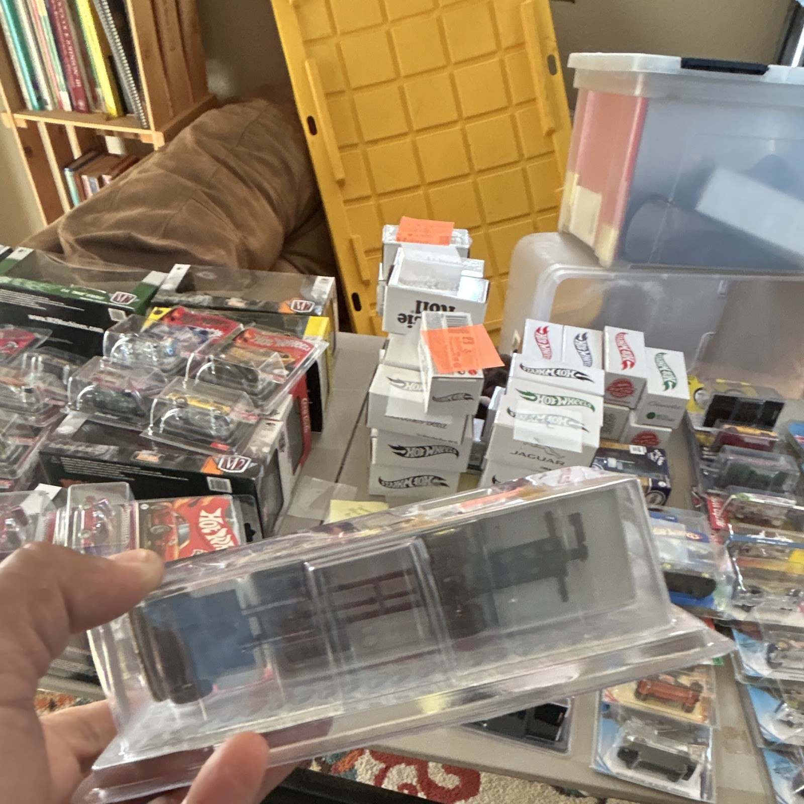 M2 Machines MiJo Exclusives MOON Equipped 1968 C60 Tow/1978 Silverado 1:64