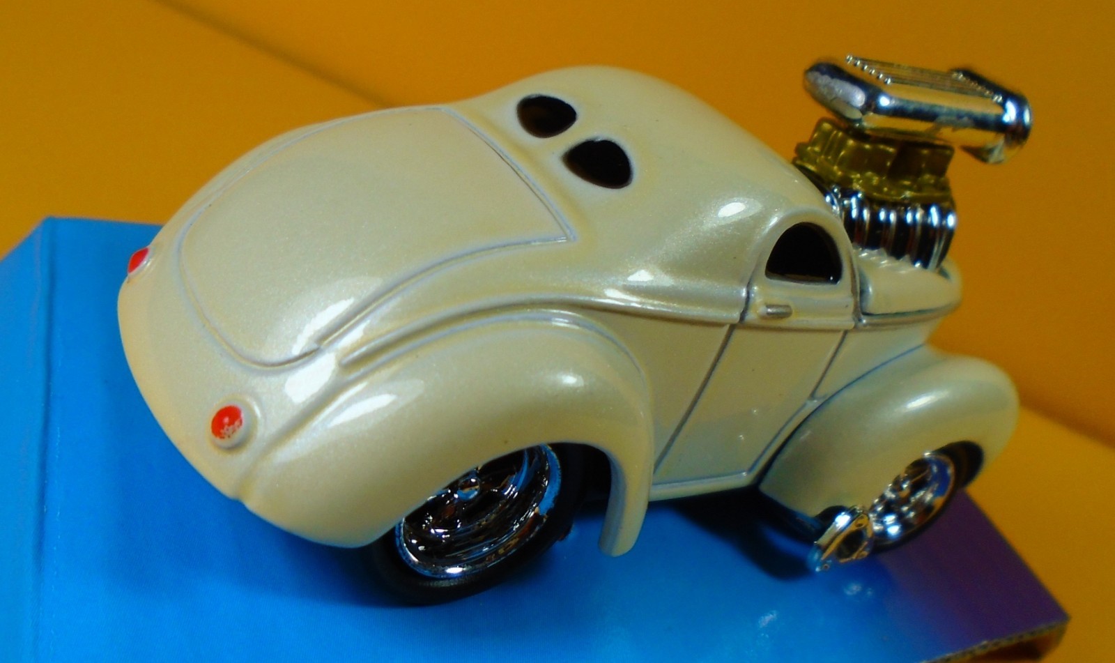1941 41 Ford Willy’s Coupe Muscle Machines 1/64 2002 *NEW