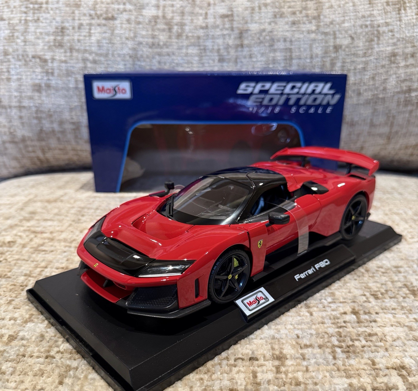 1/18 Maisto Ferrari F80 Rosso Corsa Red Diecast Special Edition