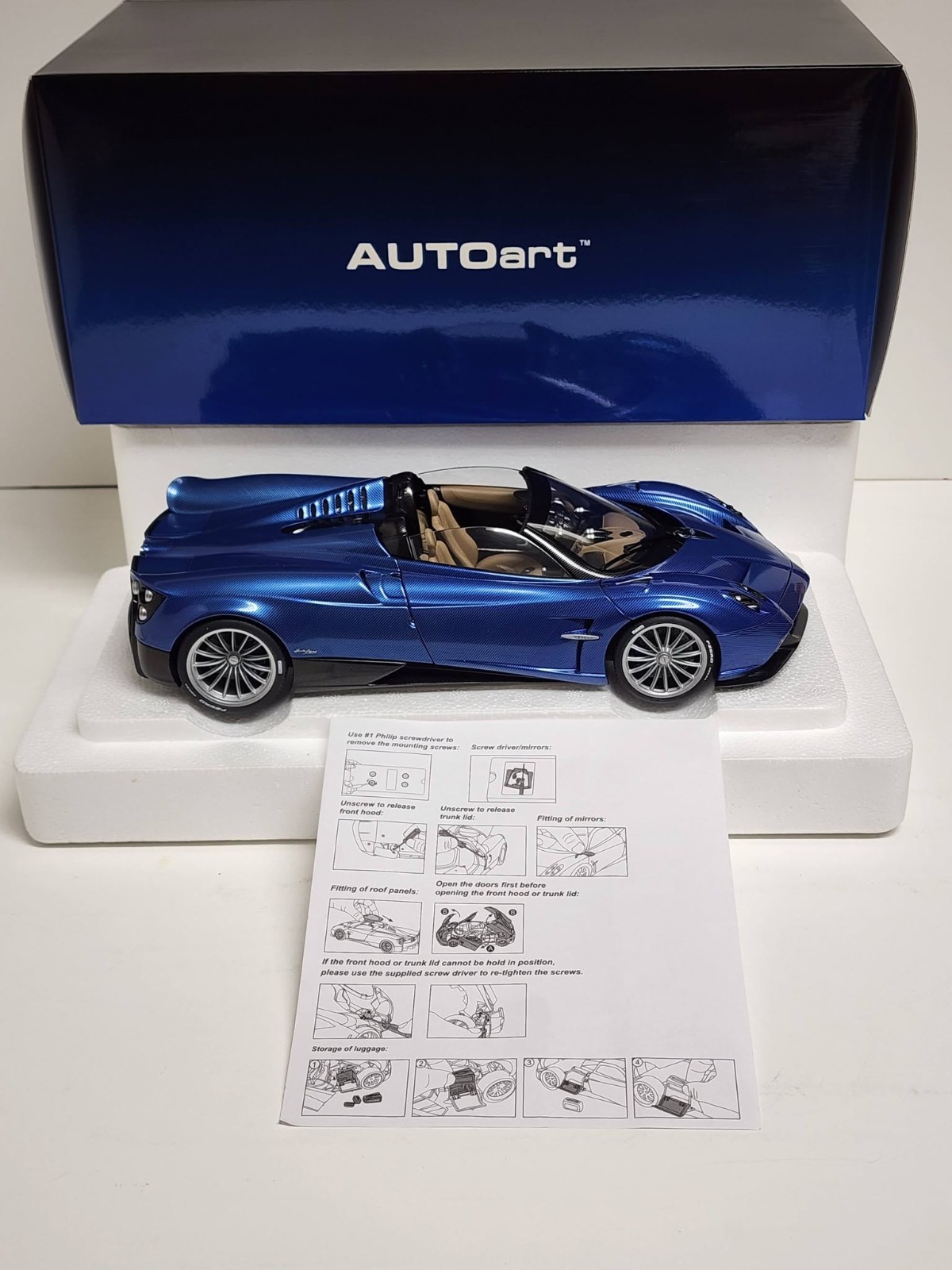 AUTOart 1:18 diecast car – Pagani Huayra Roadster (BLU Tricolore Carbon Fiber).