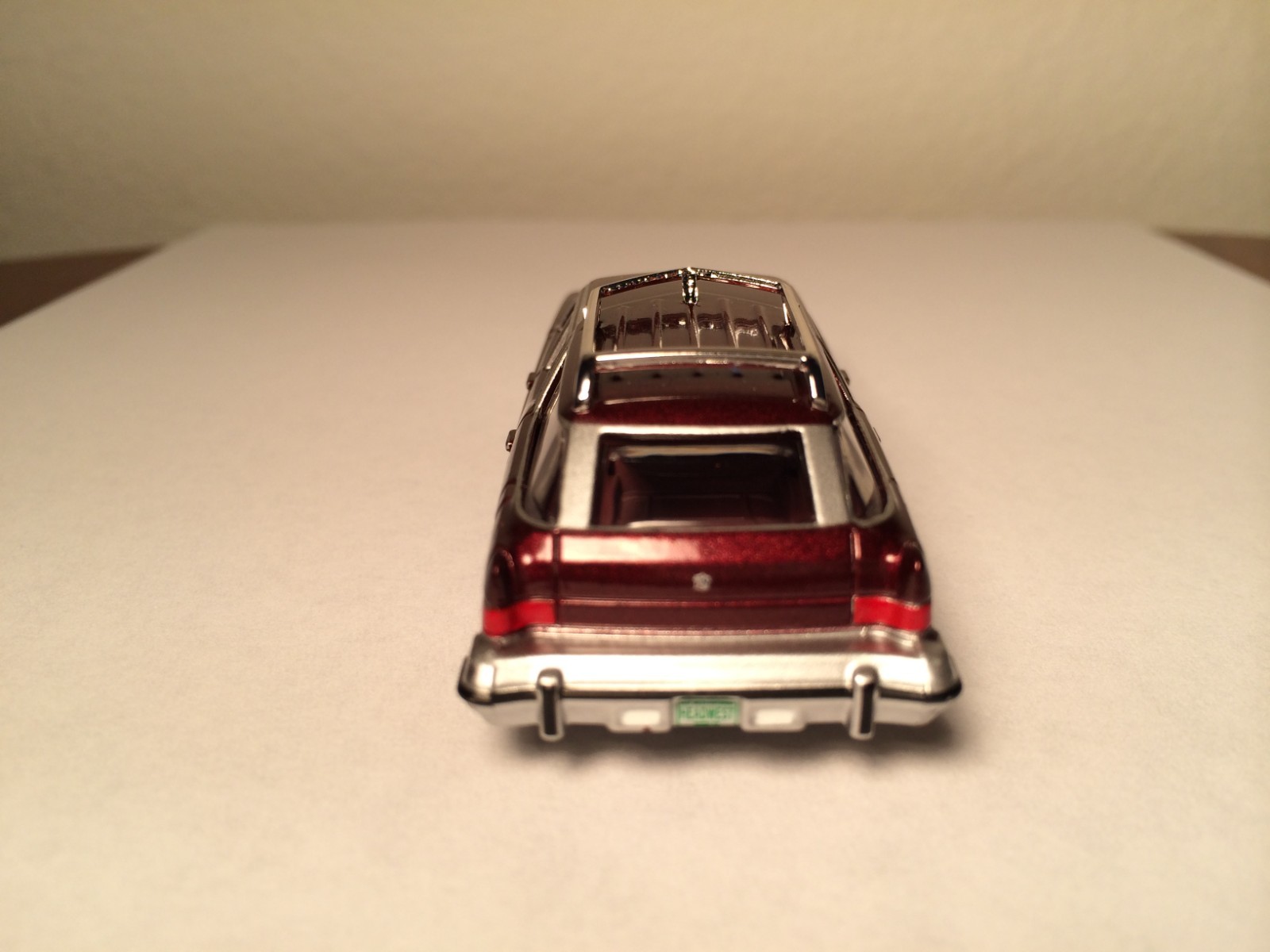 Auto World AW GM 1974 Buick Estate Station Wagon 1:64 1/64 Burgundy Model Car