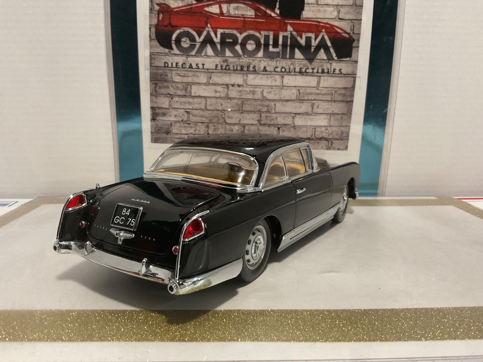 1/18: SON STAR FAREL VEGA HK500 BLACK ON TAN