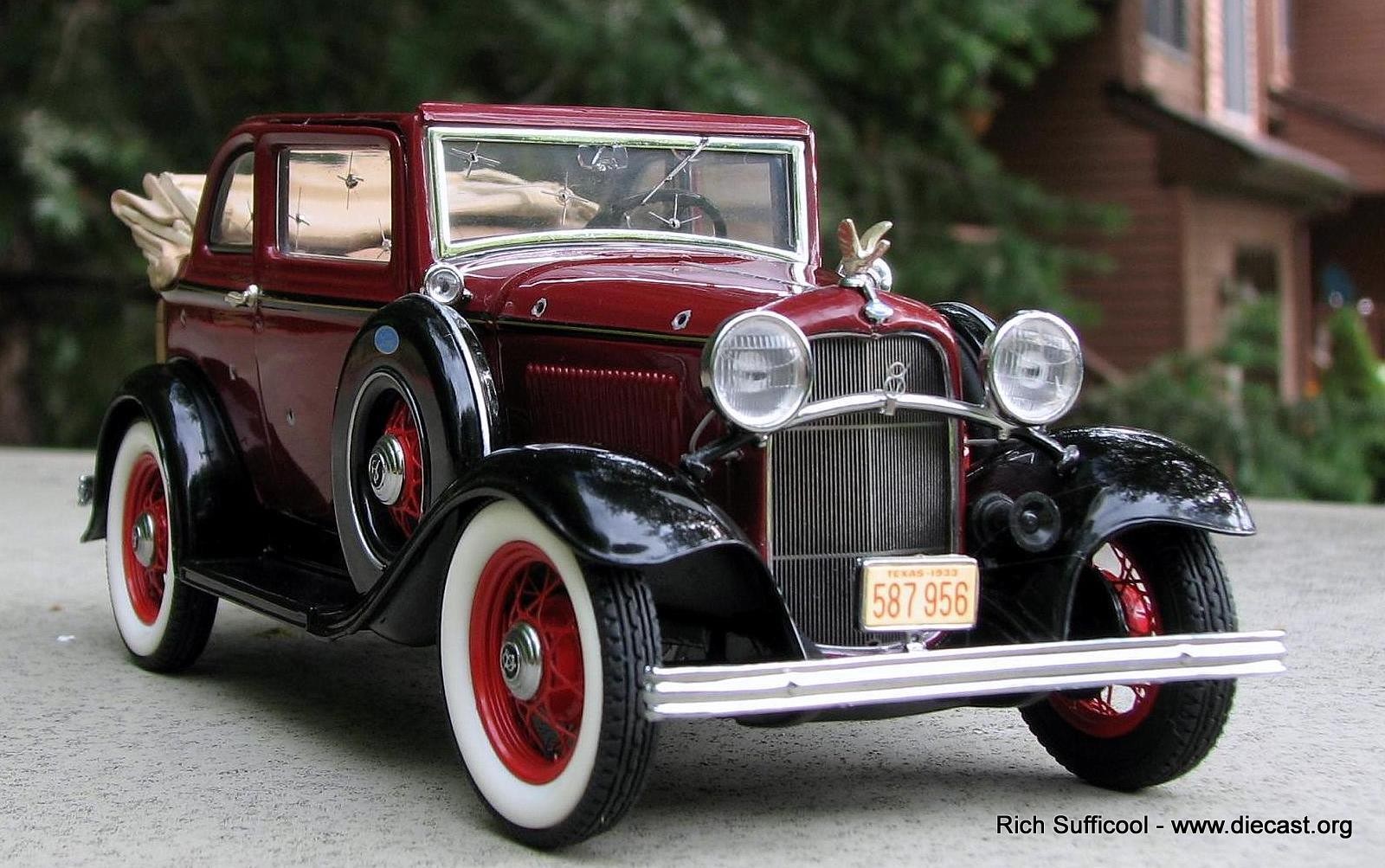 *RARE 1932 Ford Bonnie and Clyde WITH BULLET HOLES in 1:24 scale