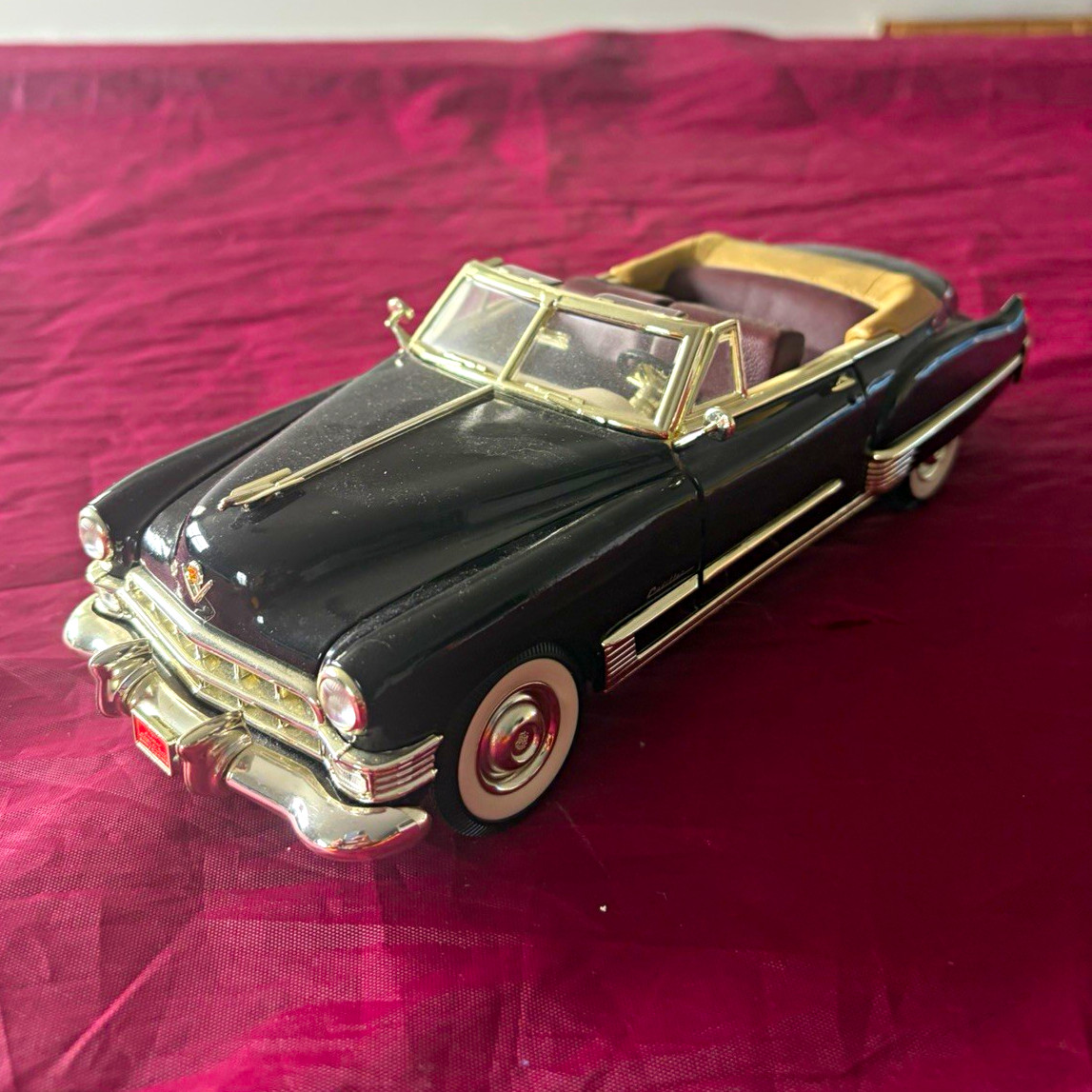 Black/Tan Diecast Convertible Car Model Open-Top Opening Hood Doors 1:18