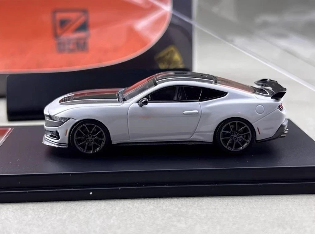 FORD MUSTANG DARK HORSE WHITE BLACK TOP HOOD OPENS 1/64 DIECAST CAR BY DCM