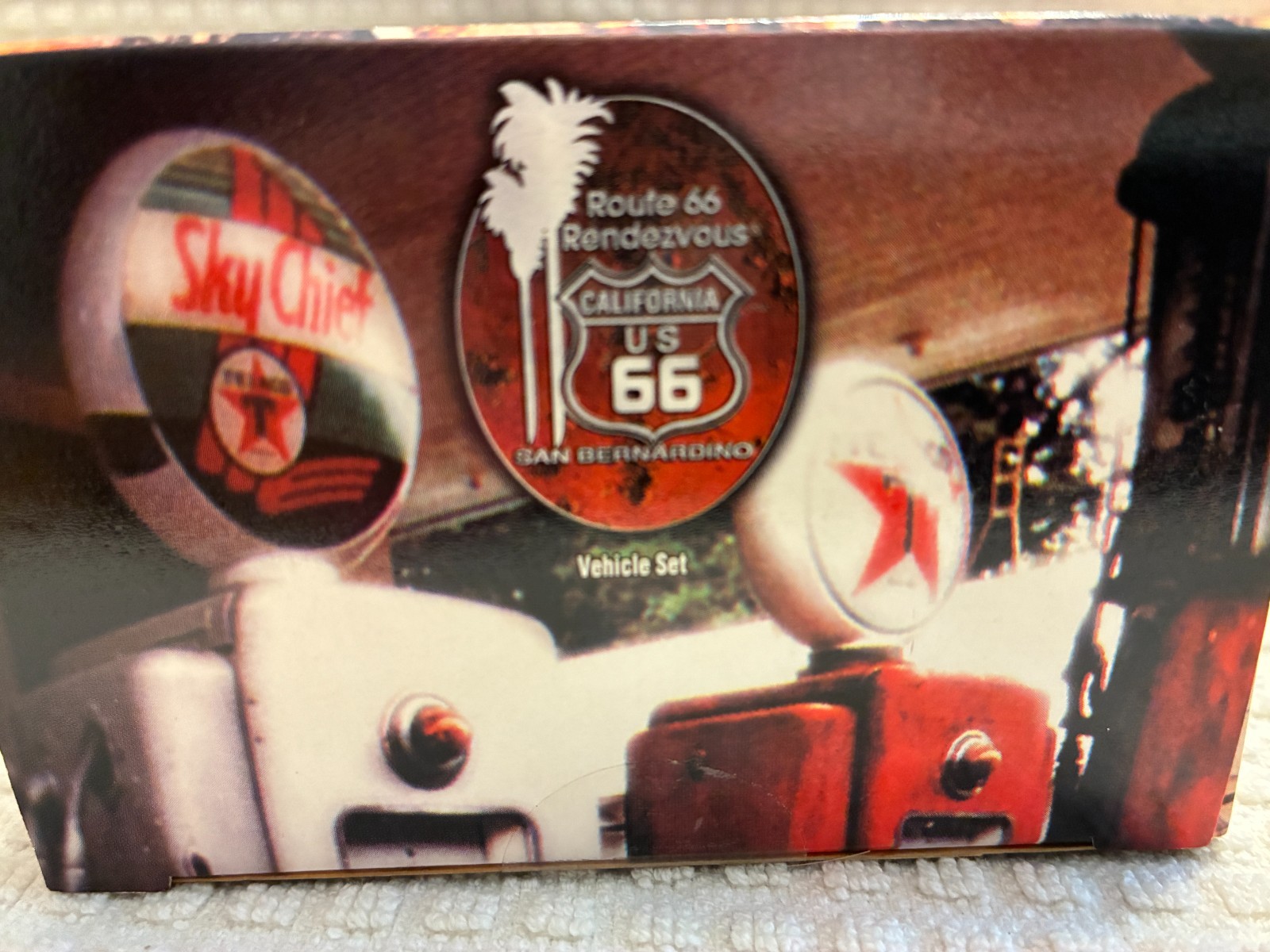 2001 100% HOT WHEELS America’s Main Street Route 66 Rendezvous 1:64