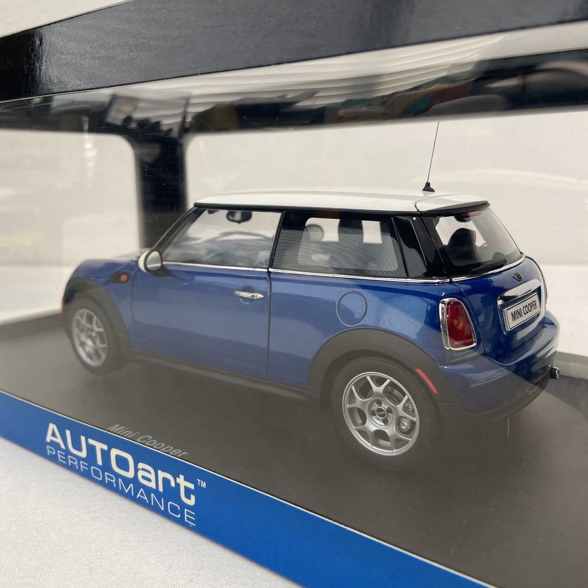 AUTOart 1/18 MINI COOPER 2006 AUTOart BMW Mini Cooper Lightning Blue Metallic