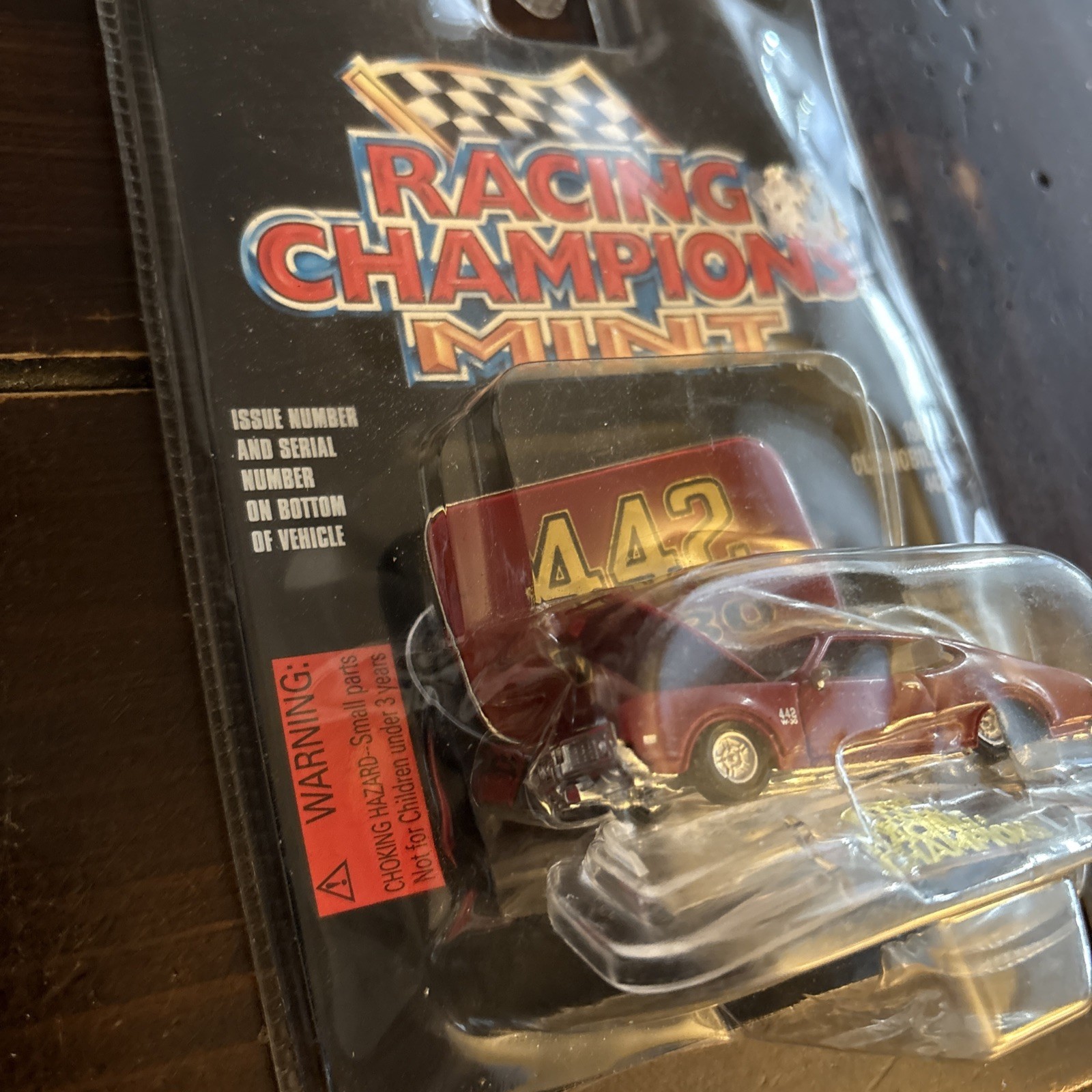 1969 OLDSMOBILE 442 W30 Red ISSUE #63 RACING CHAMPIONS MINT EMBLEM 1997 Damaged