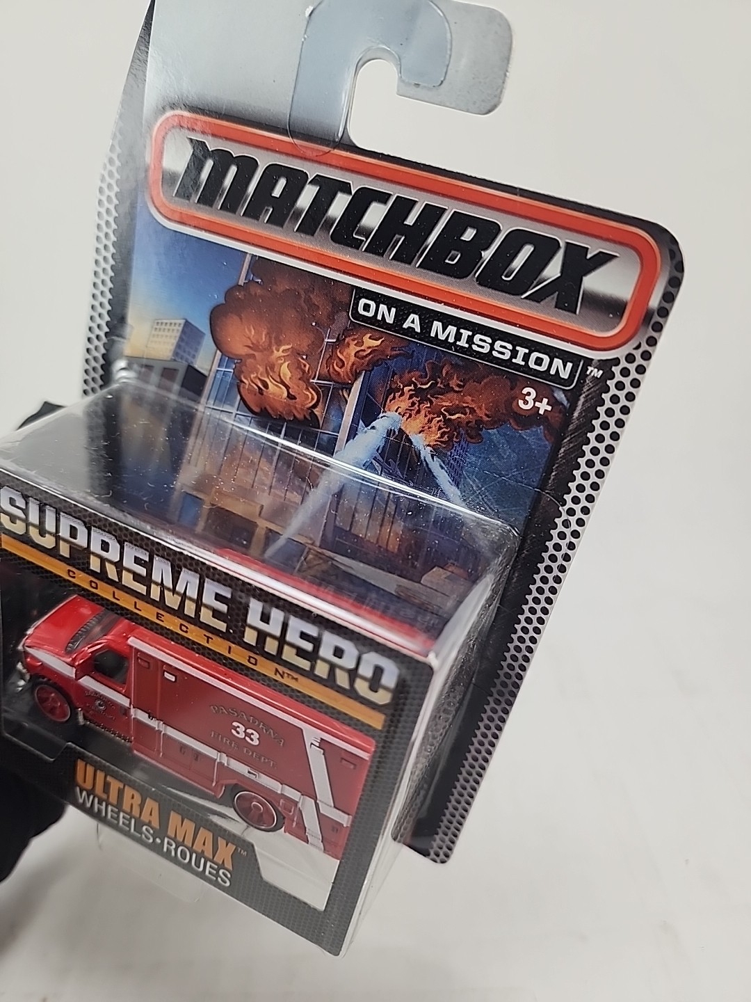 MATCHBOX Ford E-350 Ambulance Supreme Hero Collection 2015