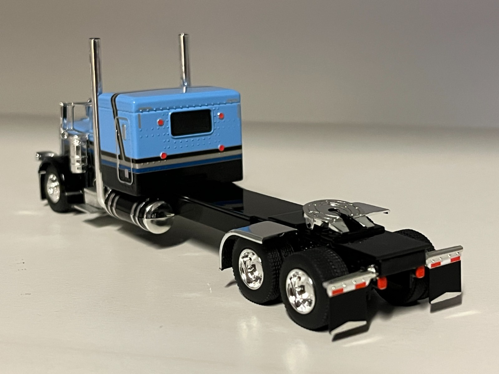 1/64 DCP BLACK SILVER BLUE PETERBILT 389 63″ BUNK 320″ FRAME (6.5″ long)