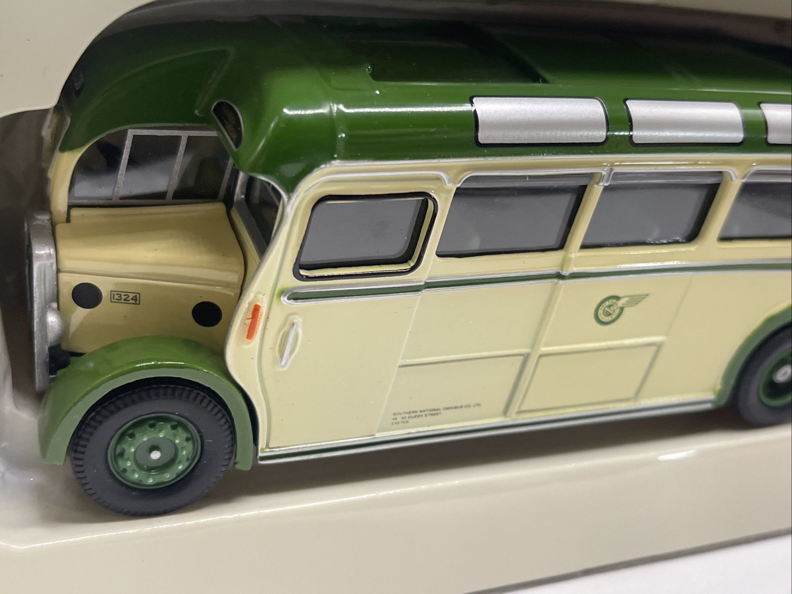 CORGI CLASSICS SOUTHERN NATIONAL BRISTOL LL6B DUPLE COACH BUS MODEL 33301 1:50