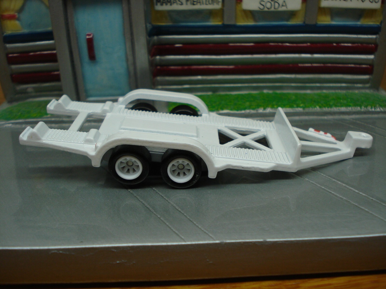 Hot Wheels Single Car Trailer Loose white Team Transport Real Riders, Metal Base