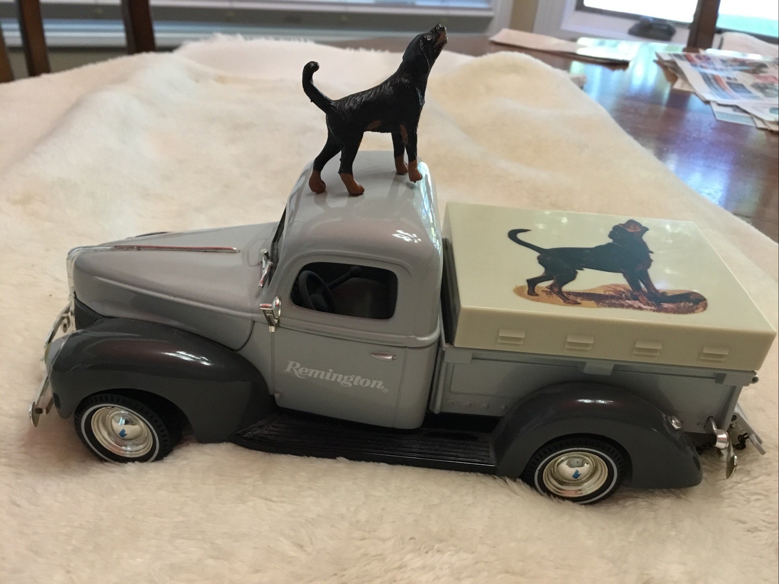 ERTL ‘40 Ford Diecast — REMINGTON Hunting Dog Series – Black & Tan Coon Dog