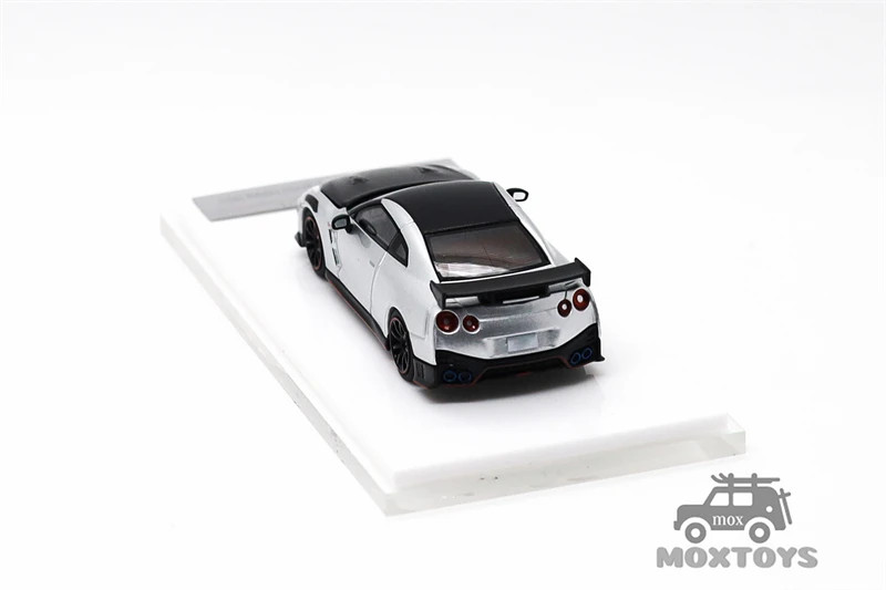Motorhelix 1:64 R35 Special Edition 2022 Diecast Model Car