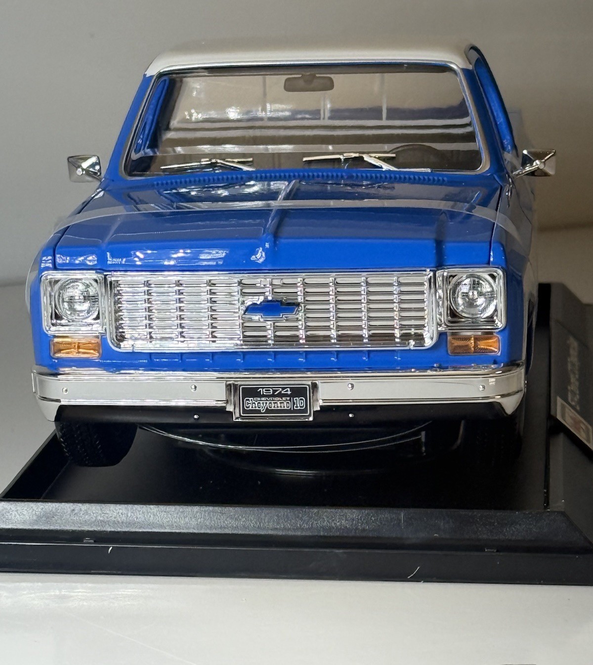 1974 Chevrolet C10 Cheyenne Super 1:18 Maisto Exclusive Style Special Edition
