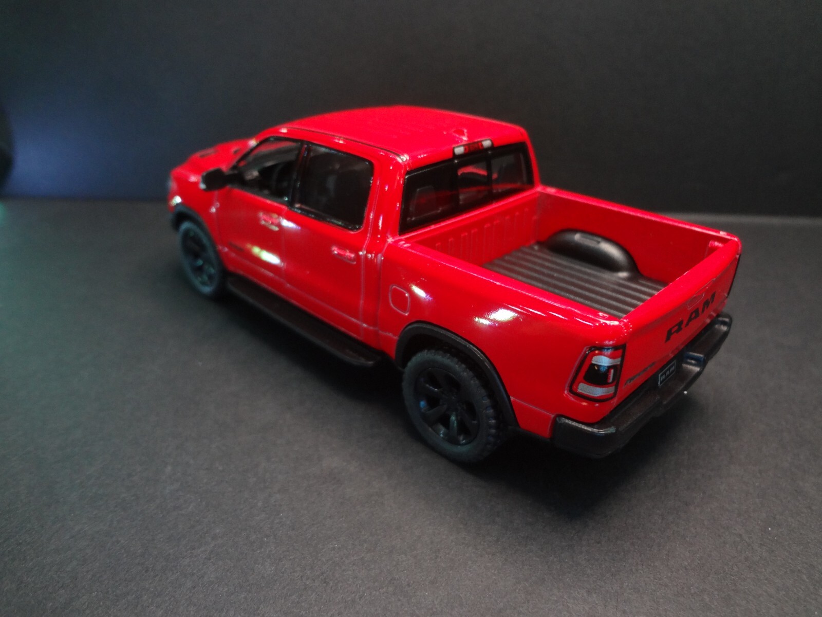 1:46 Scale 2019 Dodge RAM 1500 red – Loose