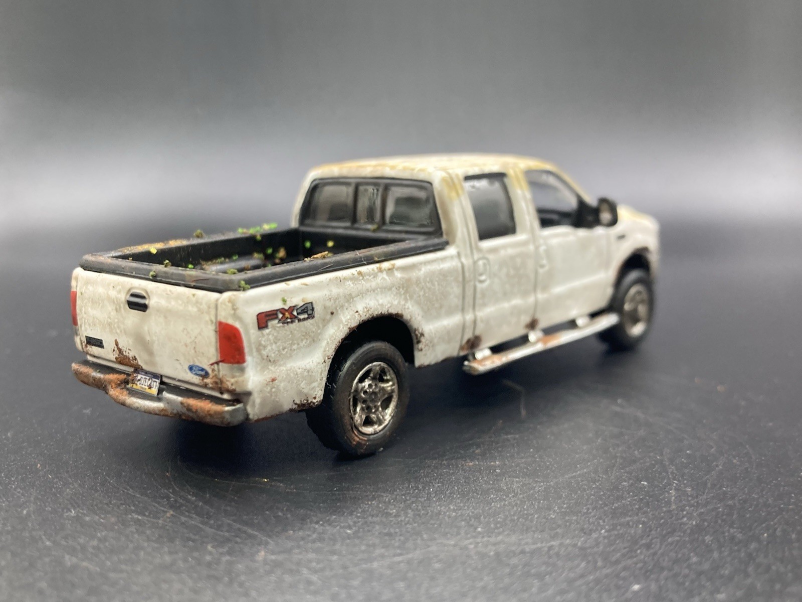 2004 Ford F-250 Weathered Rusty 1/64 Diecast Custom Super Duty 4×4 Pickup Truck