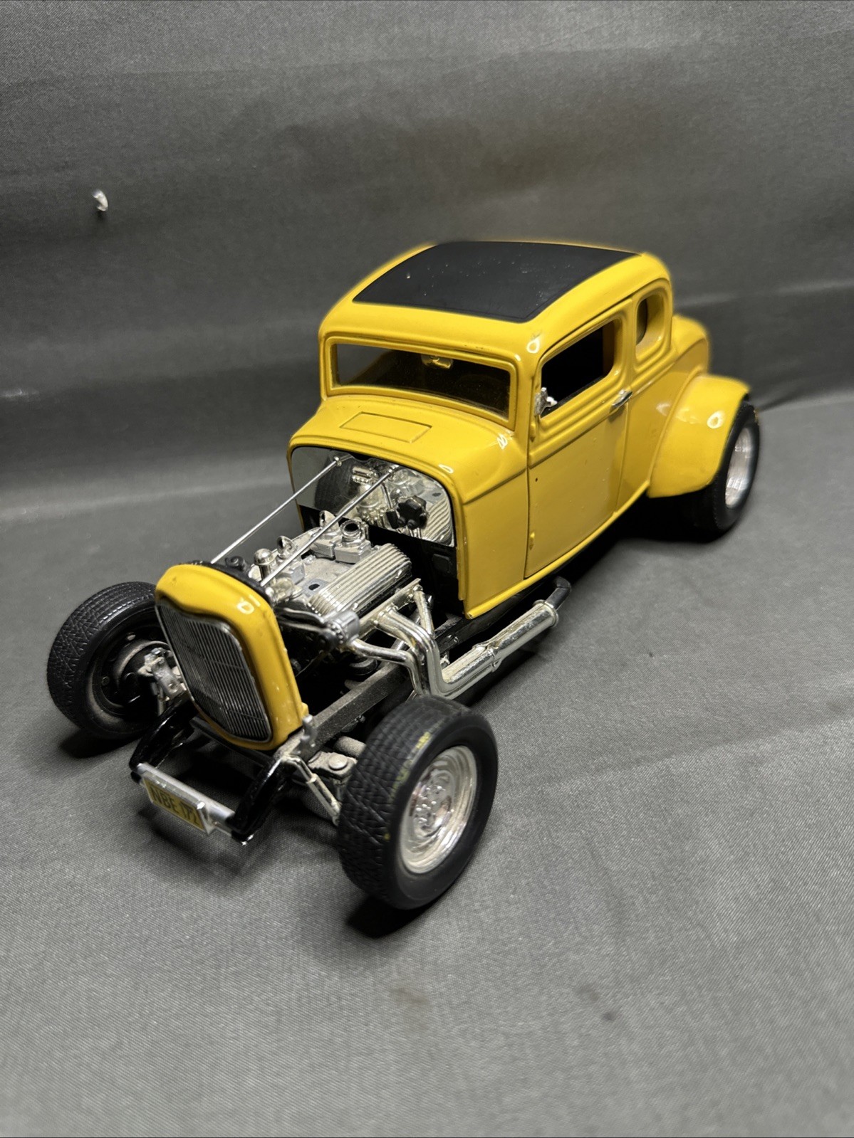 ERTL 1932 Ford Deuce Coupe American Graffiti Movie 1:18 Scale Diecast