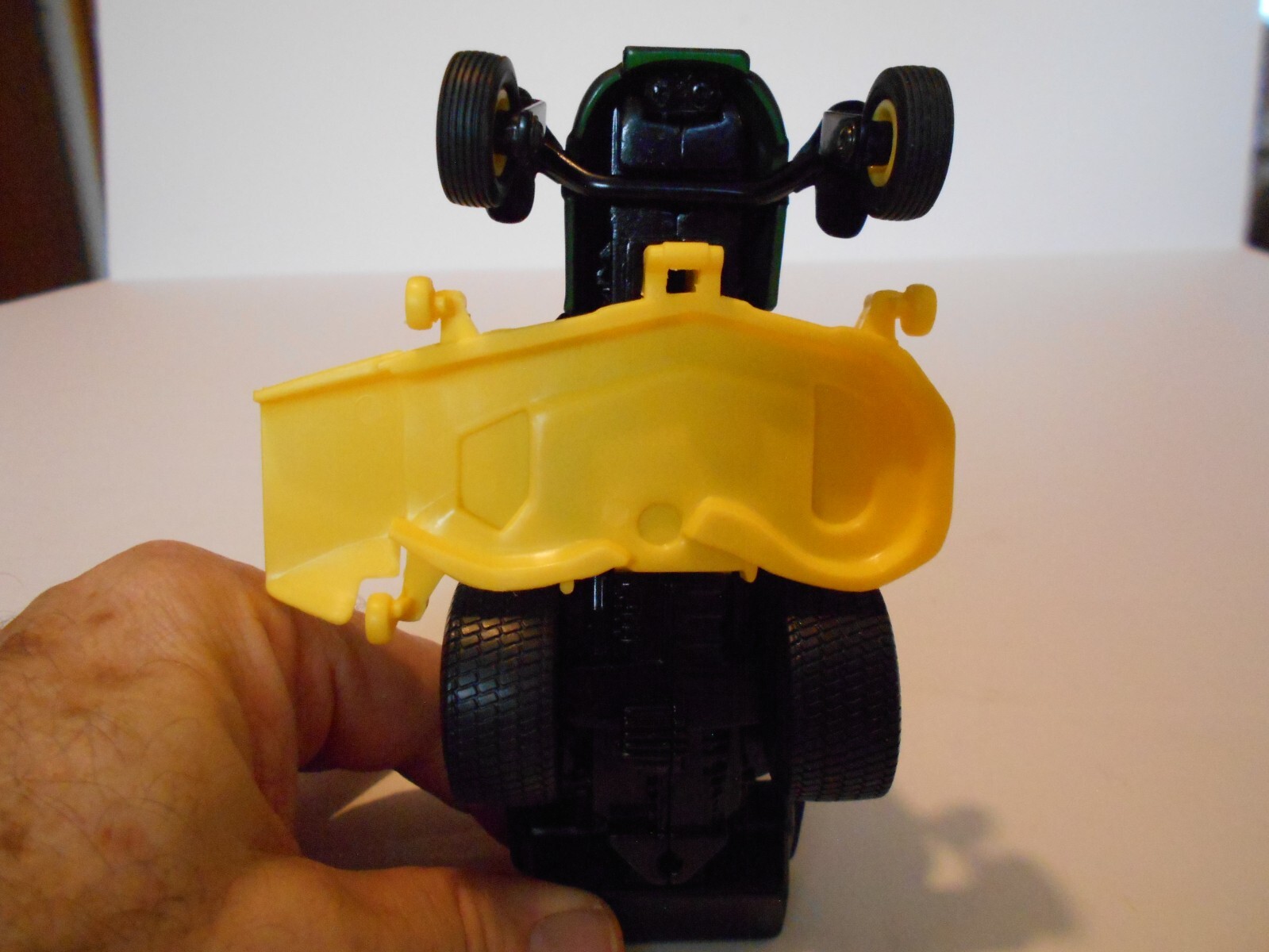 Vintage 2001 ERTL 1:16th Scale John Deere SST18 Spin-Steer Mower #15292, Used