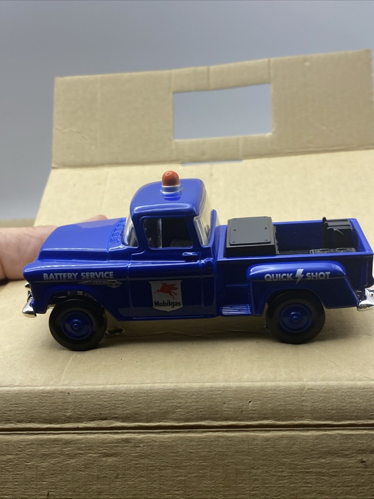 Lot of 2 Franklin Mint 1:43 1953 Ford F-100 Service Trucks Tow Battery NIB
