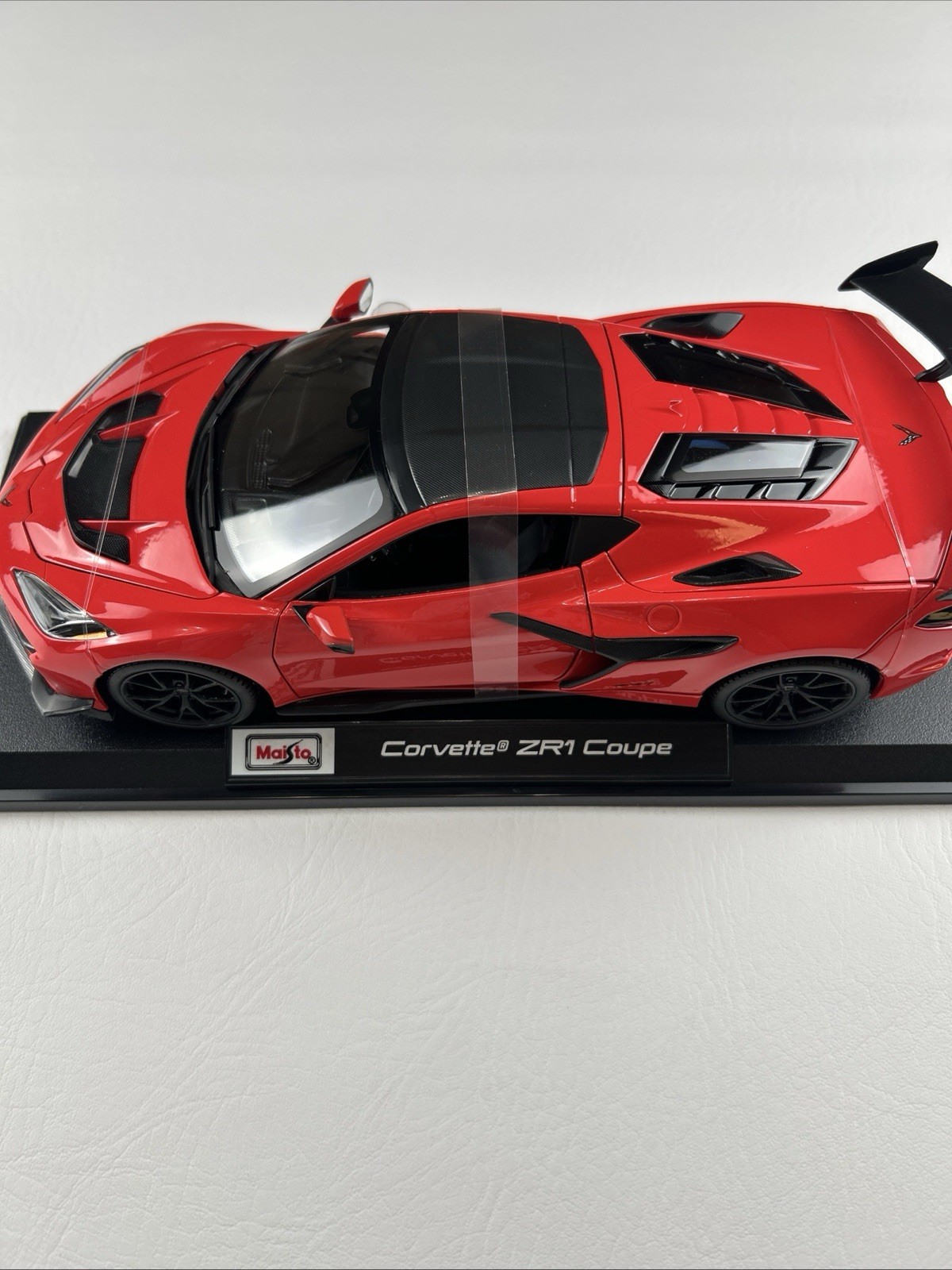 Chevrolet Corvette ZR1 Coupe Maisto 1:18 Special Edition Red Diecast Model Car