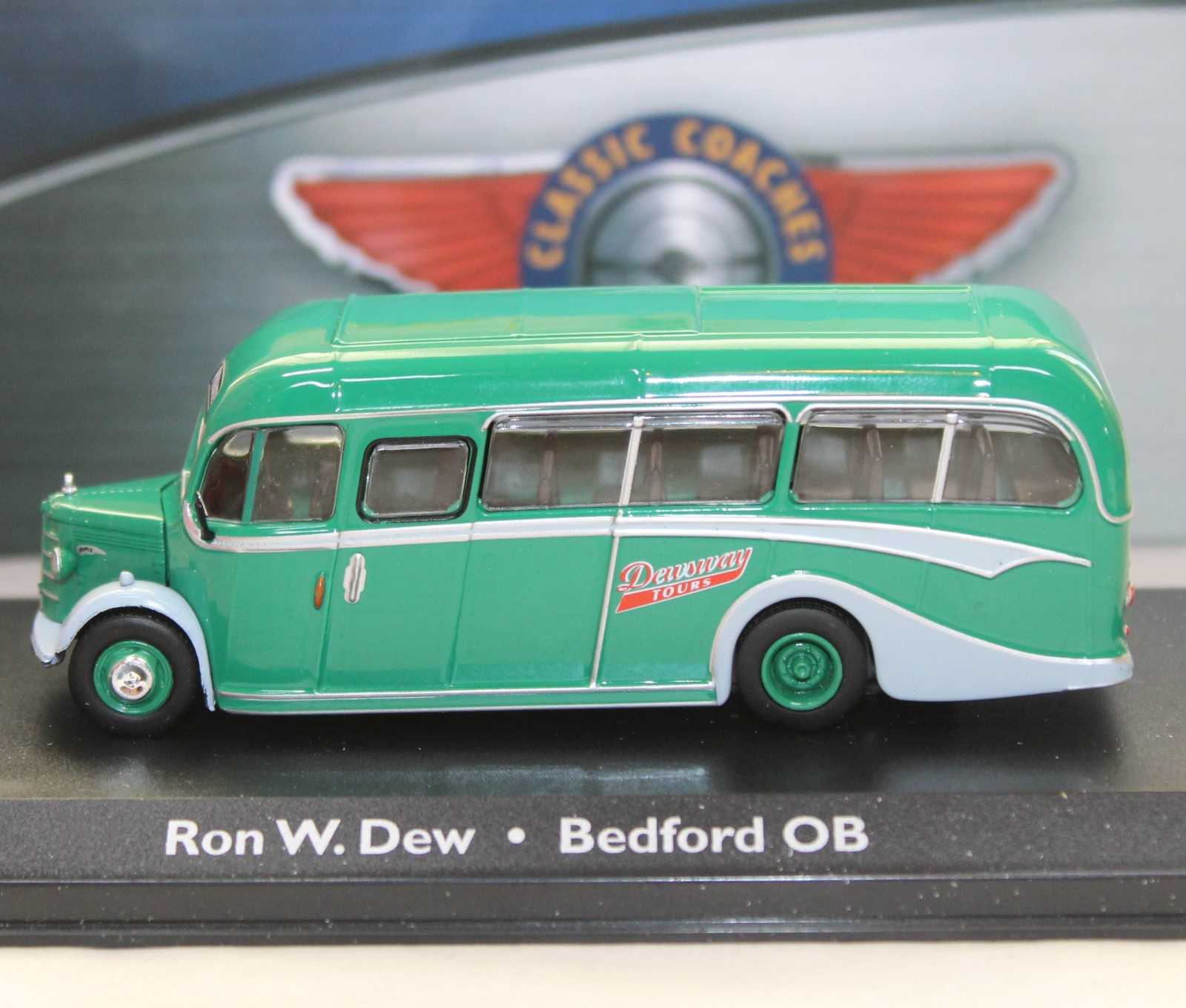 ATLAS EDITIONS – 4642103 – BEDFORD OB / DUPLE VISTA COACH – DEWSWAY / RON W. DEW