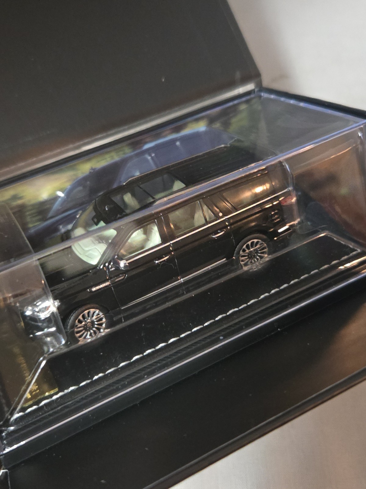 WTX 1:64 Lincoln Navigator SUV Black In Arylic Case.
