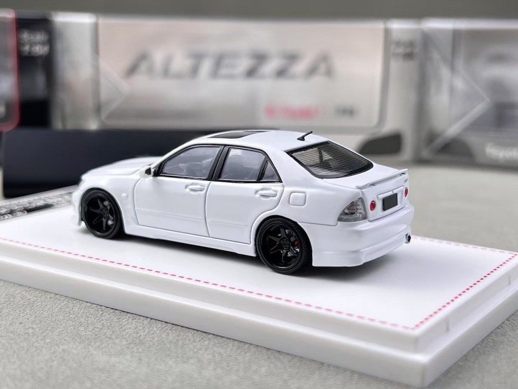 FH 1:64 White Altezza RS200 SXE10 Sedan Sports Model Diecast Collect Car