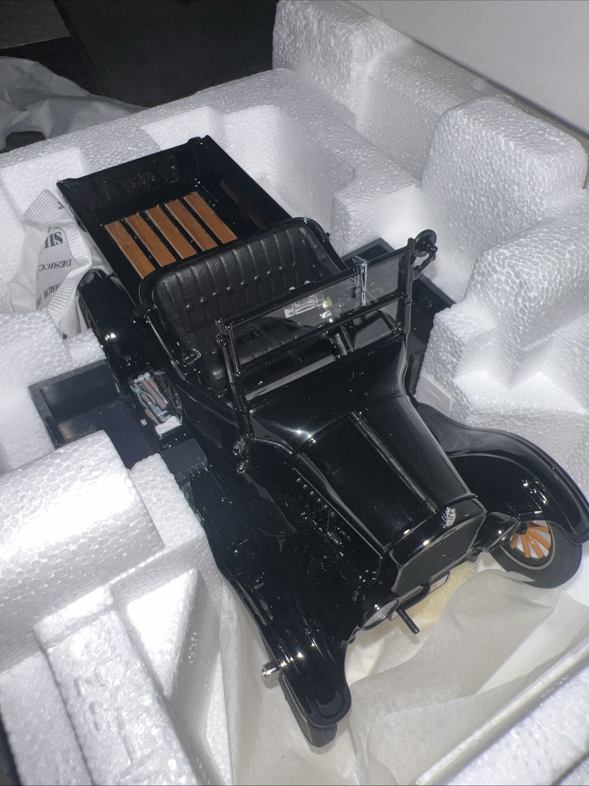 1925 Ford Model T Runabout- 1/24 Scale Danbury Mint Diecast Model