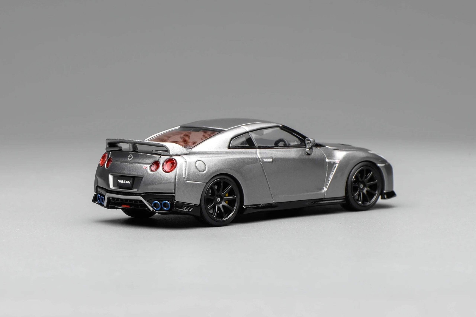 Motorhelix 1/64 Nissan GT-R (R35) Track Edition Engineered by Nismo 2020 Dark Me