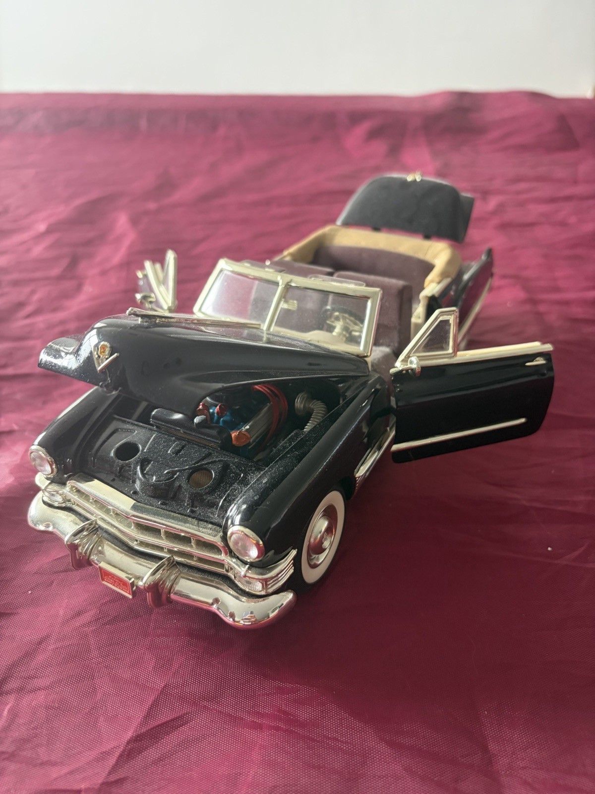 Black/Tan Diecast Convertible Car Model Open-Top Opening Hood Doors 1:18