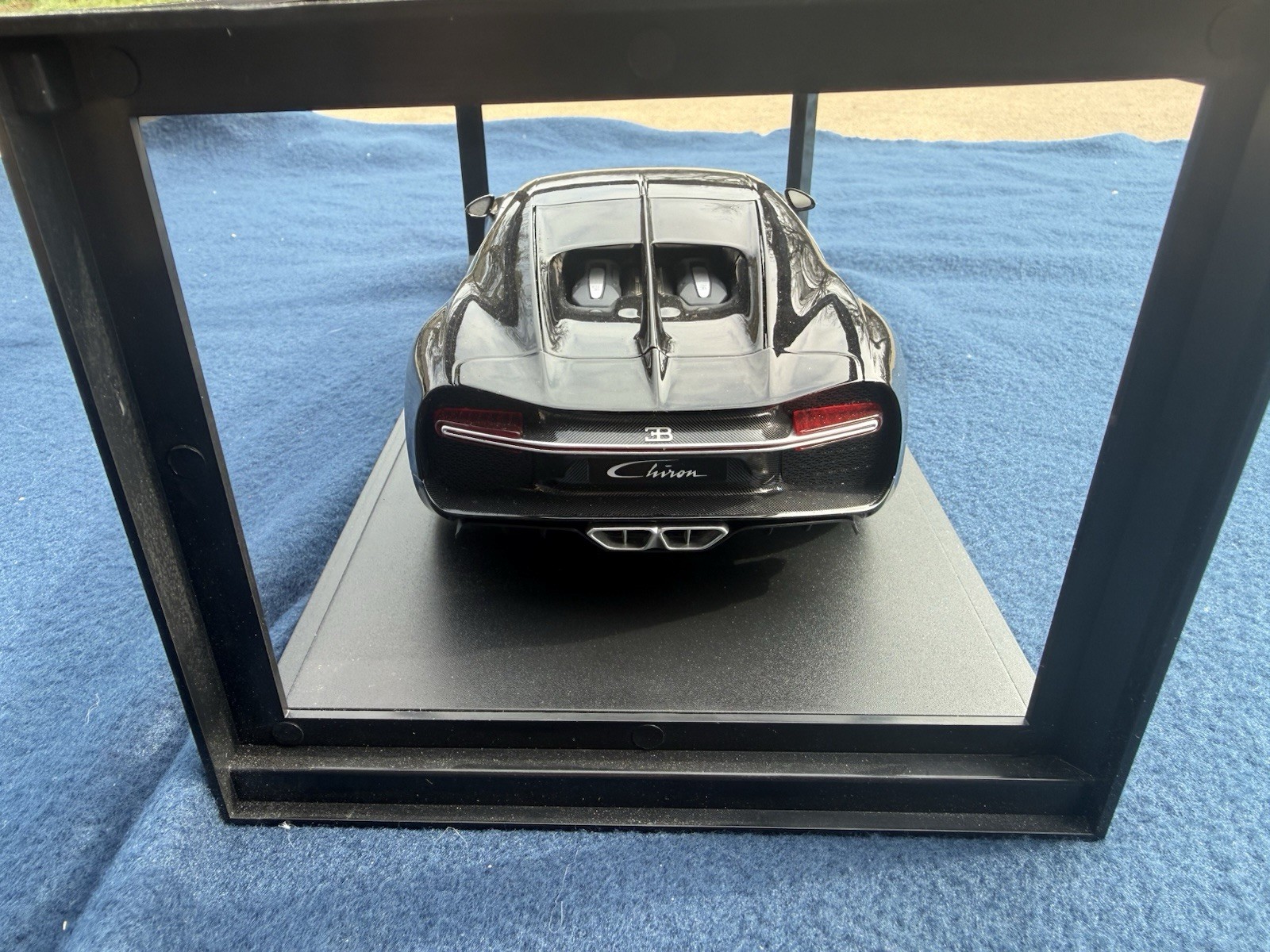 Kyosho OUSIA Bugatti Chiron 1/18 CO9548BK