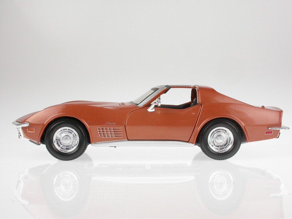 Chevrolet Corvette C3 1970 copper diecast model car 31202 Maisto 1/24