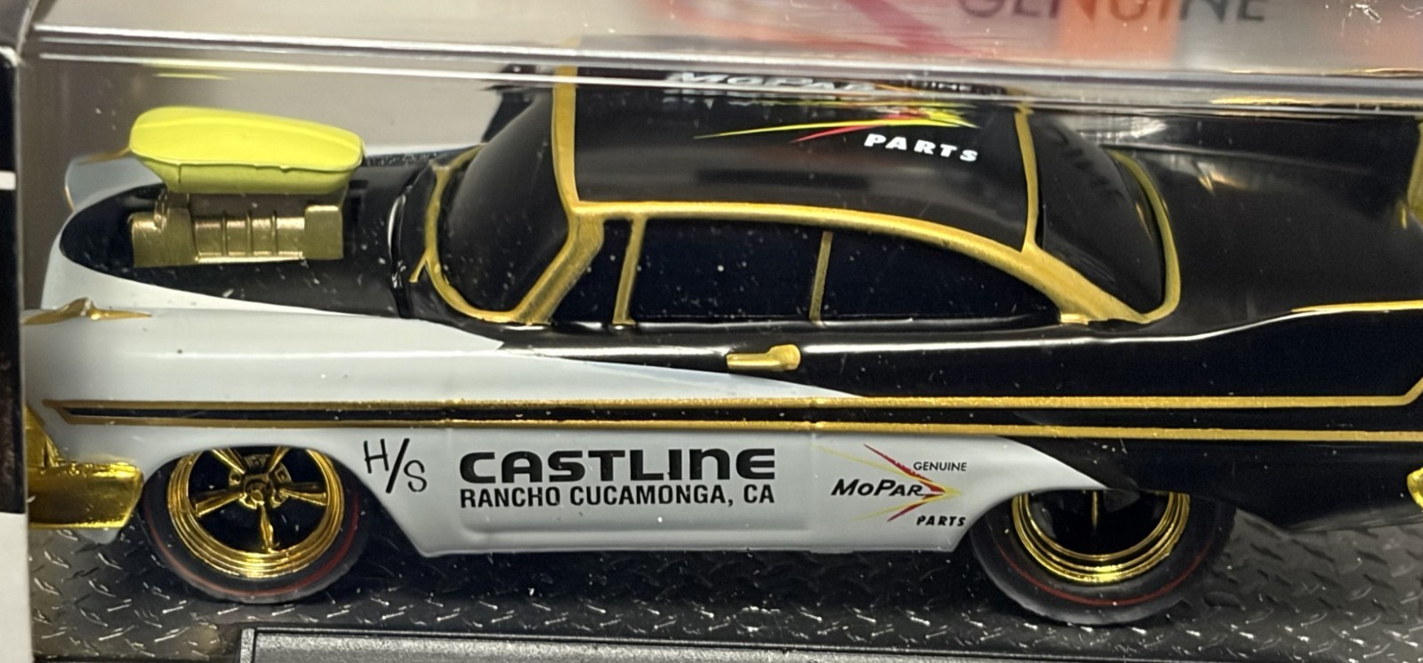 M2 Machines 1958 Plymouh Fury MOPAR GOLD CHASE 1/550
