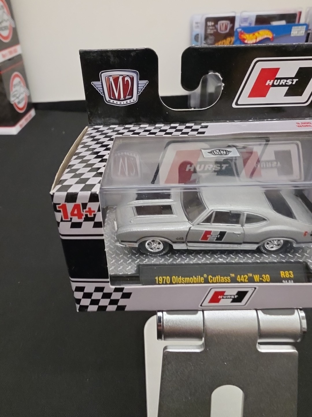 M2 Machines 1970 Oldsmobile Cutlass 442 W 30 Hurst R83 24-64 New Release