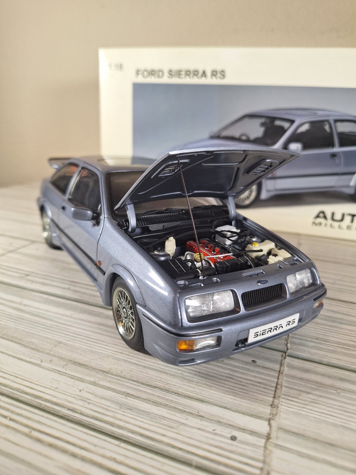 Autoart Millennium Ford Sierra Rs 500 Cosworth Rs500 1/18 Scale Diecast Model
