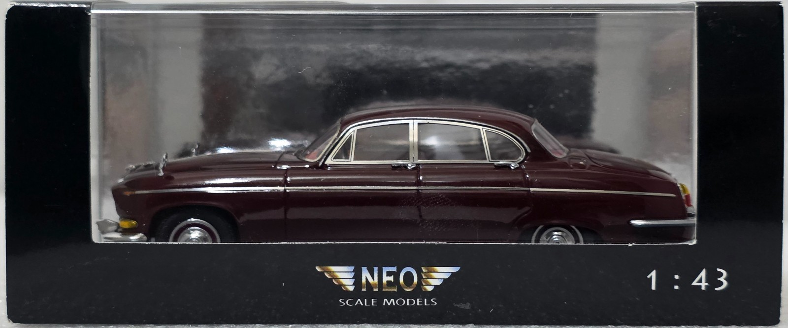 Jaguar 420G RHD 1967 Red 1/43 Neo NEO43908 Resin Model OVP