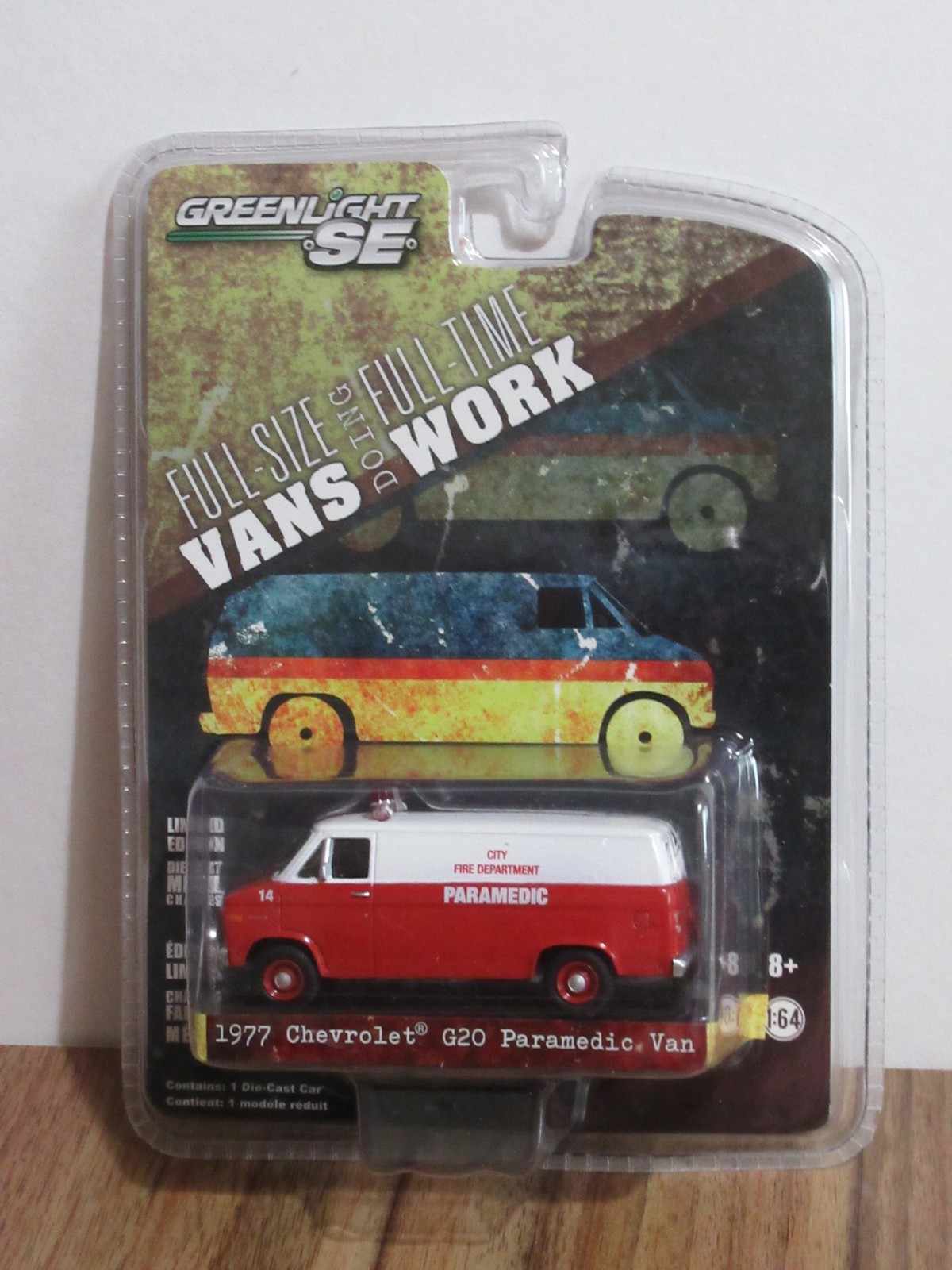 GREENLIGHT 1/64 1977 CHEVROLET G20 PARAMEDIC VAN * HOBBY EXCLUSIVE