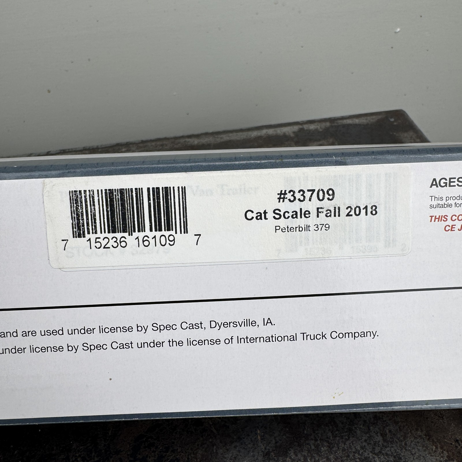 SpecCast CAT SCALE Peterbilt 379 Truck w/ Trailer 1:64 #33709