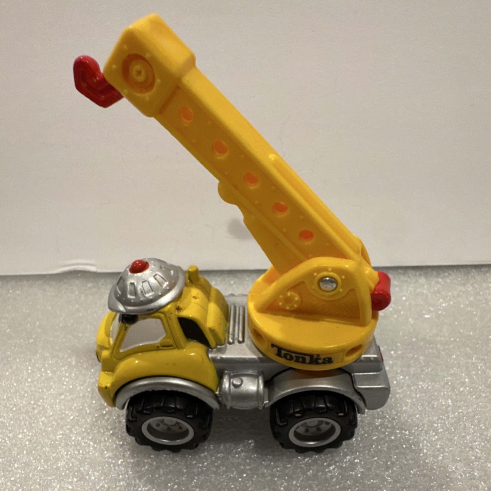 Maisto Tonka Shane Crane Diecast Vehicle Yellow/Silver/Black/Red 2001 🚜
