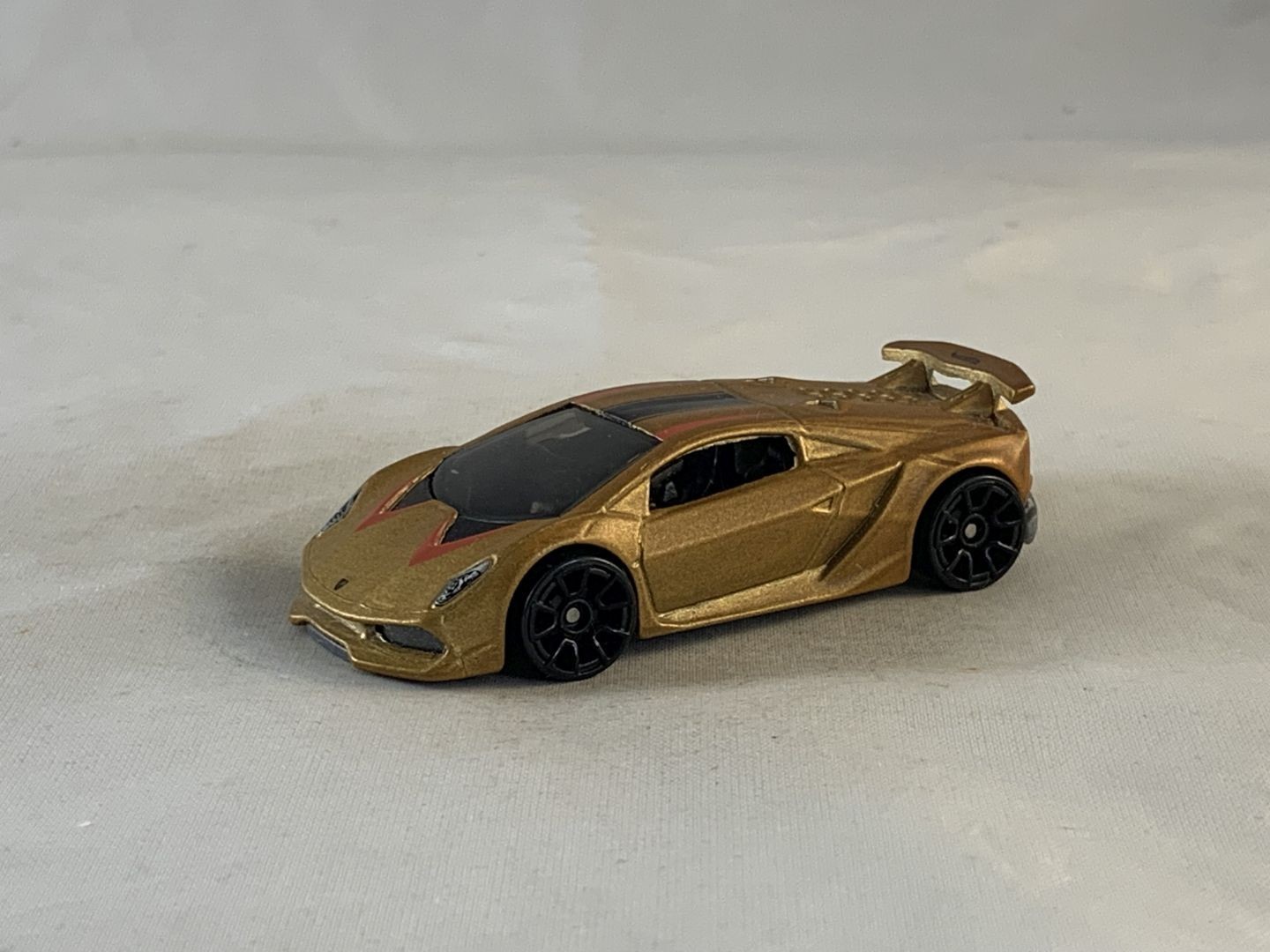 Hot Wheels Lamborghini Sesto Elemento 2018 HW Exotics Gold TRAP5s