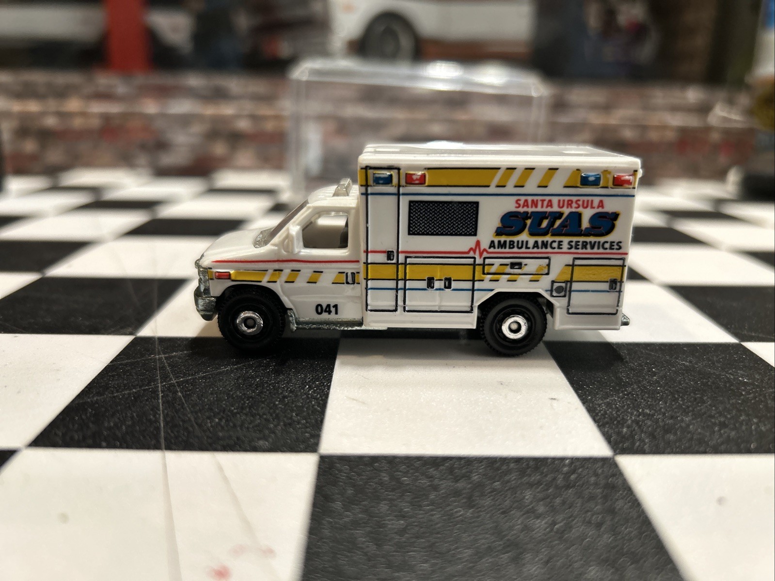 Matchbox loose Ford E-350 Ambulance Santa Ursula SUAS white