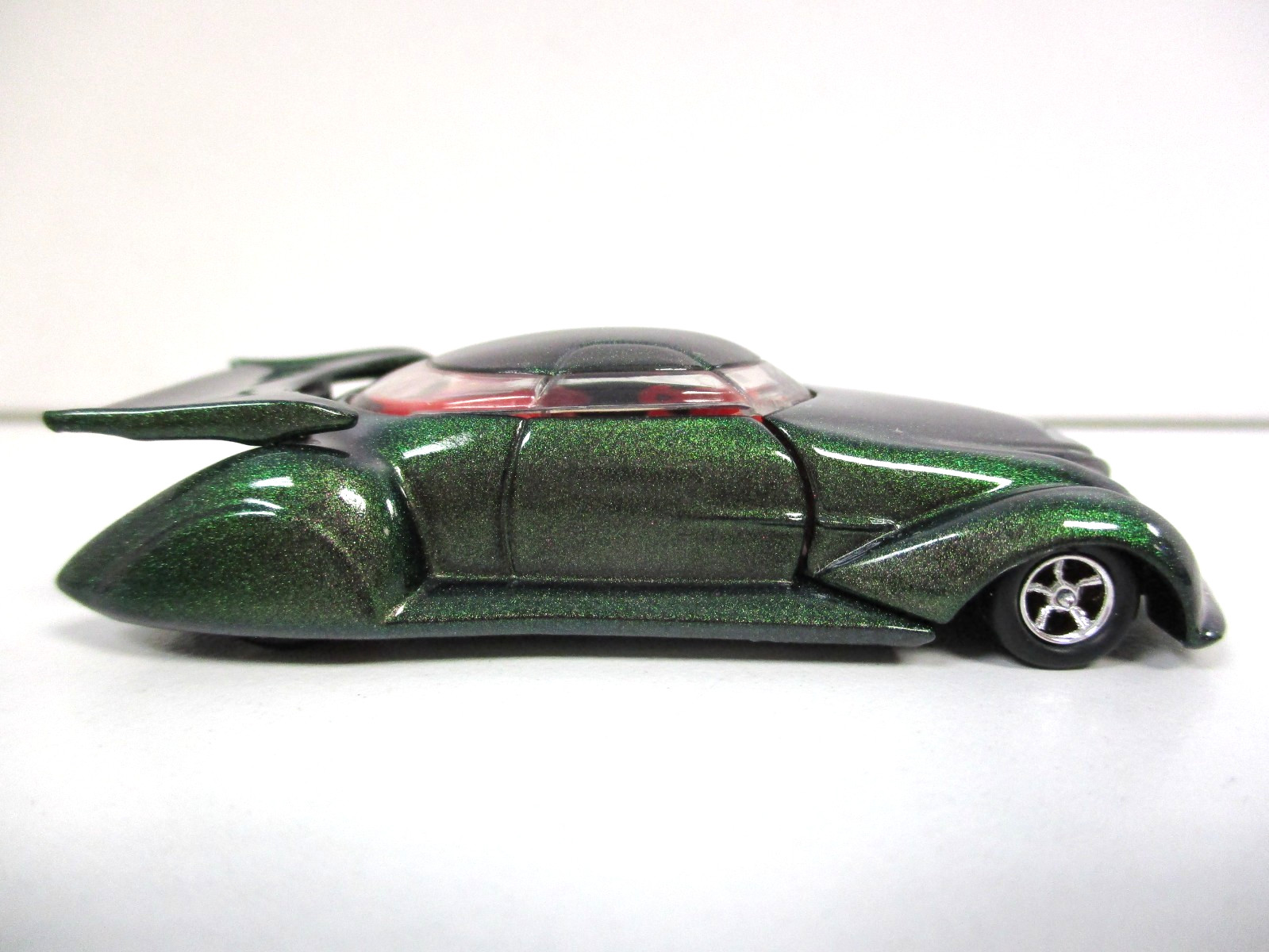 HOT WHEELS – RAREFLOW – CUSTOM 1933 CHRYSLER AIRFLOW – REAL RIDERS – 1/64