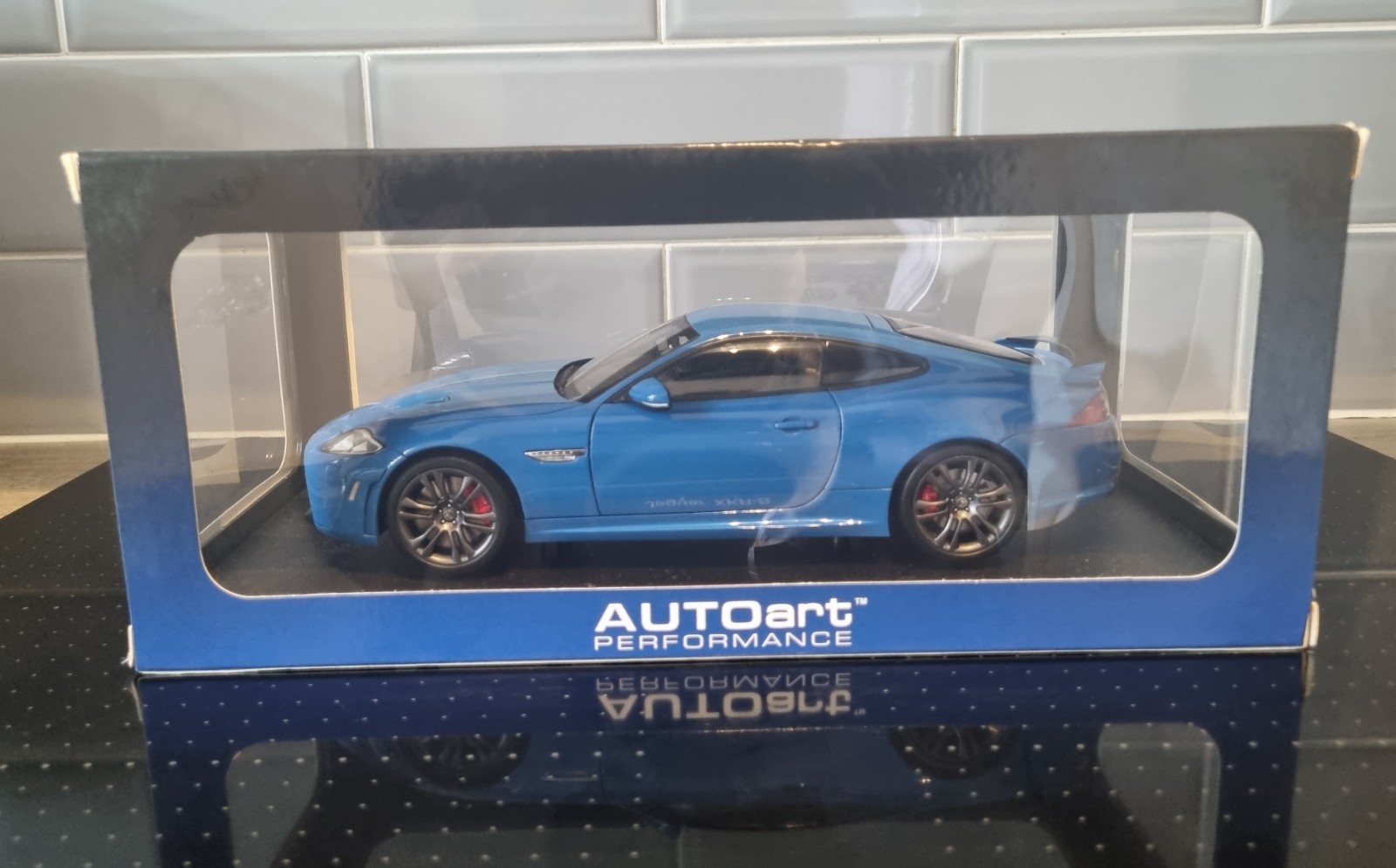 Jaguar 73641 XKR-S French Racing blue Auto Art models 1:18