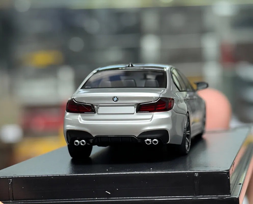 MJ 1:64 Silver M5 F90 Luxury Sedan Sports Model Diecast Metal Car